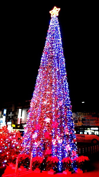 【台北新莊】天主教輔仁大學聖誕燈海！一年一度的浪漫氛圍！ @猴屁的異想世界