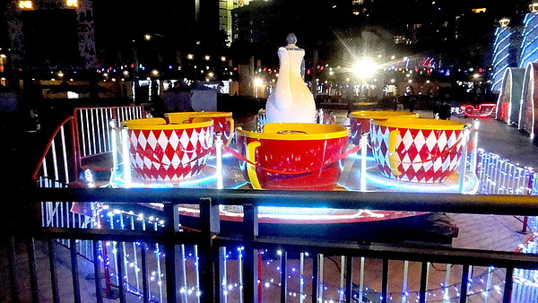 【板橋遊記】新北市政府夢幻聖誕城！耶誕樹點燈倒數一天！ @猴屁的異想世界