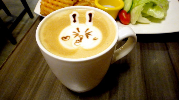 【台北南京】可愛兔兔拉花！Tutti Cafe圖比咖啡創意早午餐！ @猴屁的異想世界