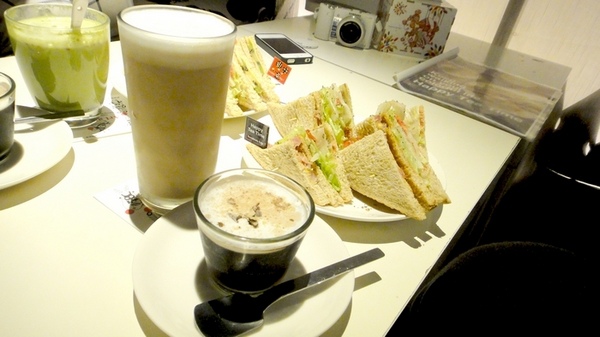 貳拾陸巷Somebody Cafe|台北西門町早午餐推薦,姐妹慶生聚會、約會聊天好地方 @猴屁的異想世界 貳拾陸巷Somebody Cafe|台北西門町早午餐推薦,姐妹慶生聚會、約會聊天好地方 @猴屁的異想世界