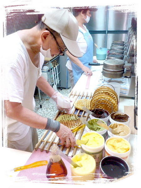 輔大心園鬆餅|輔大美食推薦,好幾年來堅持不漲價的超人氣校園美食 @猴屁的異想世界 輔大心園鬆餅|輔大美食推薦,好幾年來堅持不漲價的超人氣校園美食 @猴屁的異想世界