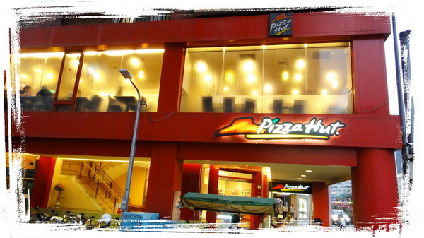 必勝客敦化店｜台北東區Pizza烤雞吃到飽，必勝客歡樂吧便宜好吃CP值高，小巨蛋對面 @猴屁的異想世界