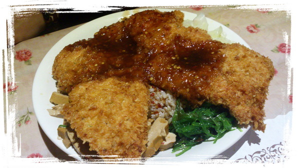 陶花園輔大豬排|新莊輔大514巷美食,傳說中比臉還大的豬排 @猴屁的異想世界 陶花園輔大豬排|新莊輔大514巷美食,傳說中比臉還大的豬排 @猴屁的異想世界