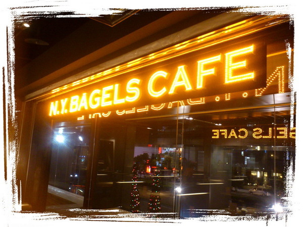 NY Bagels CAFE｜從台北紅到台中的美式漢堡店，有賣義大利麵、早午餐，適合聚餐聊天 @猴屁的異想世界