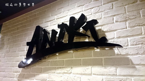 ANIKI打漢堡|東區知名美式餐廳開來新莊,漢堡好吃,一樣有彈珠台 @猴屁的異想世界 ANIKI打漢堡|東區知名美式餐廳開來新莊,漢堡好吃,一樣有彈珠台 @猴屁的異想世界