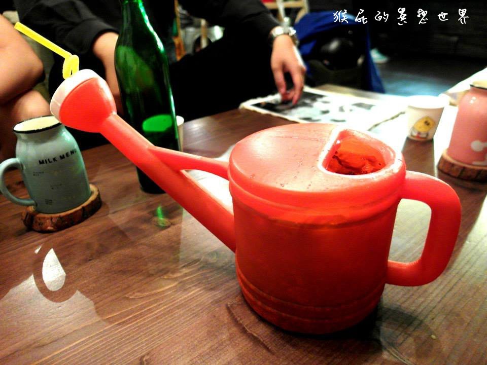 TankQ Cafe & Bar|台北早午餐推薦,超大份量行李箱早午餐,復仇者、小小兵迷必吃 @猴屁的異想世界 TankQ Cafe & Bar|台北早午餐推薦,超大份量行李箱早午餐,復仇者、小小兵迷必吃 @猴屁的異想世界