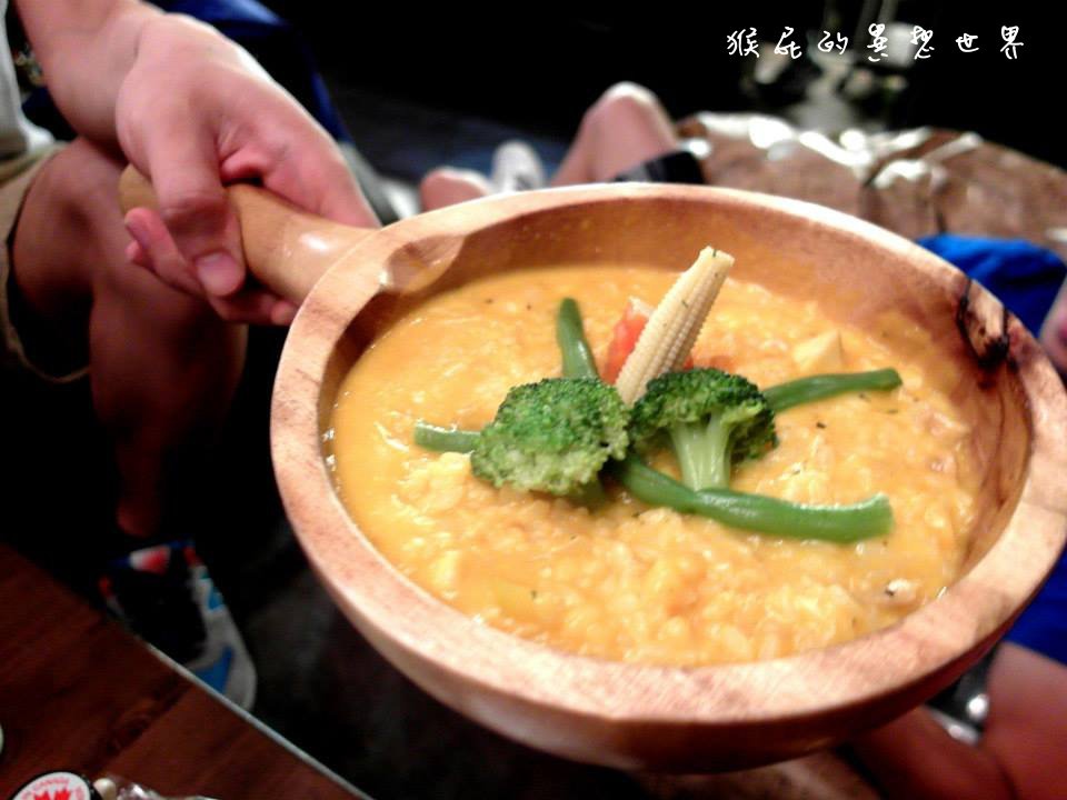 TankQ Cafe & Bar|台北早午餐推薦,超大份量行李箱早午餐,復仇者、小小兵迷必吃 @猴屁的異想世界 TankQ Cafe & Bar|台北早午餐推薦,超大份量行李箱早午餐,復仇者、小小兵迷必吃 @猴屁的異想世界