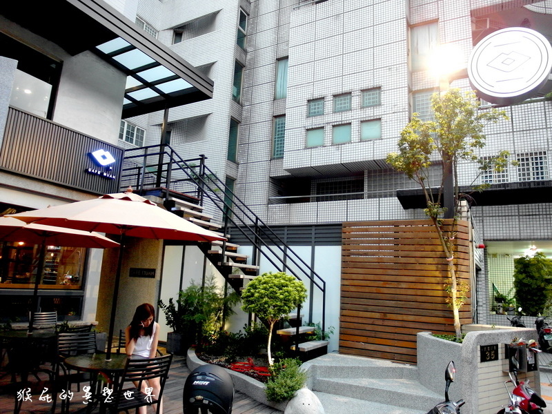 Cafe Muah|台中美食推薦,創意塗鴉美味鬆餅,工業風咖啡廳,環境優不限時 @猴屁的異想世界 Cafe Muah|台中美食推薦,創意塗鴉美味鬆餅,工業風咖啡廳,環境優不限時 @猴屁的異想世界