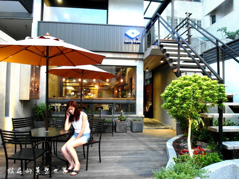 Cafe Muah|台中美食推薦,創意塗鴉美味鬆餅,工業風咖啡廳,環境優不限時 @猴屁的異想世界 Cafe Muah|台中美食推薦,創意塗鴉美味鬆餅,工業風咖啡廳,環境優不限時 @猴屁的異想世界