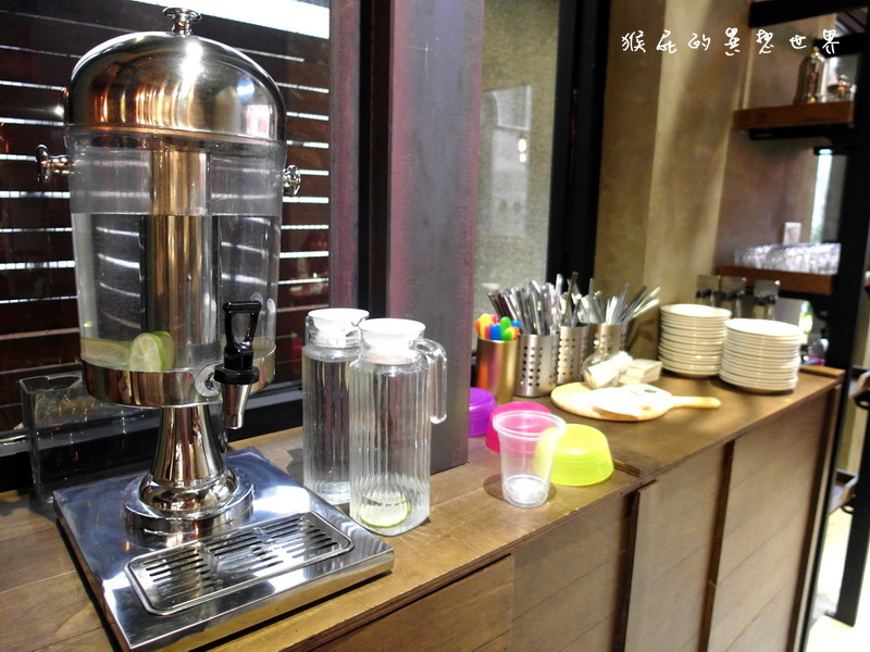 Cafe Muah|台中美食推薦,創意塗鴉美味鬆餅,工業風咖啡廳,環境優不限時 @猴屁的異想世界 Cafe Muah|台中美食推薦,創意塗鴉美味鬆餅,工業風咖啡廳,環境優不限時 @猴屁的異想世界