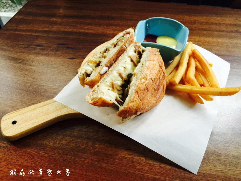 Cafe Muah|台中美食推薦,創意塗鴉美味鬆餅,工業風咖啡廳,環境優不限時 @猴屁的異想世界 Cafe Muah|台中美食推薦,創意塗鴉美味鬆餅,工業風咖啡廳,環境優不限時 @猴屁的異想世界