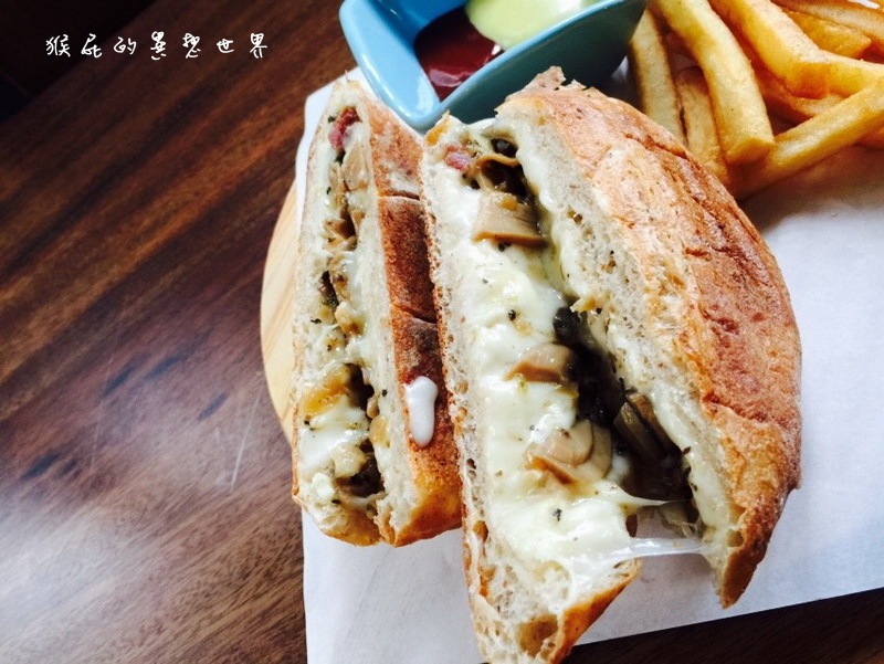Cafe Muah|台中美食推薦,創意塗鴉美味鬆餅,工業風咖啡廳,環境優不限時 @猴屁的異想世界 Cafe Muah|台中美食推薦,創意塗鴉美味鬆餅,工業風咖啡廳,環境優不限時 @猴屁的異想世界