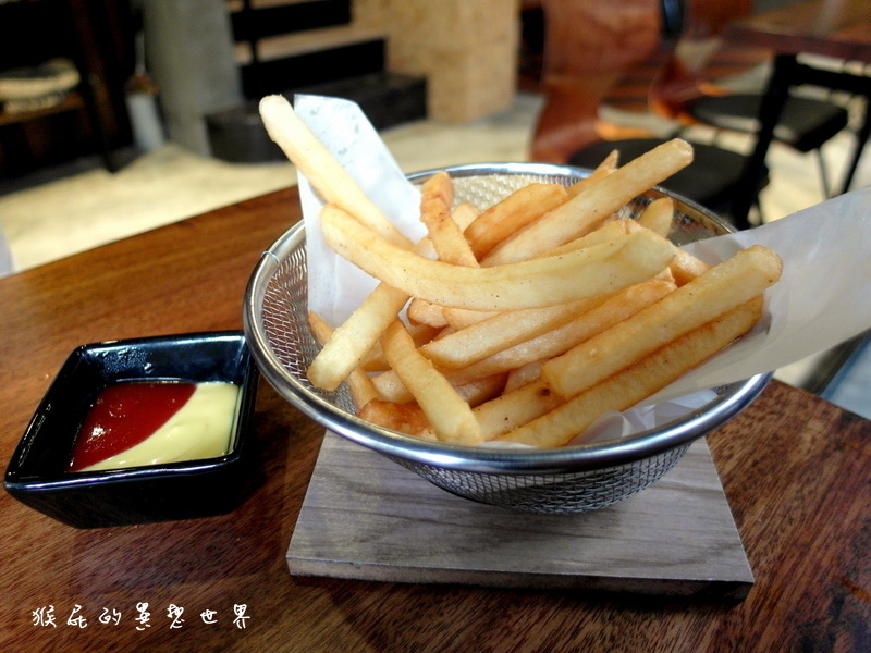 Cafe Muah|台中美食推薦,創意塗鴉美味鬆餅,工業風咖啡廳,環境優不限時 @猴屁的異想世界 Cafe Muah|台中美食推薦,創意塗鴉美味鬆餅,工業風咖啡廳,環境優不限時 @猴屁的異想世界