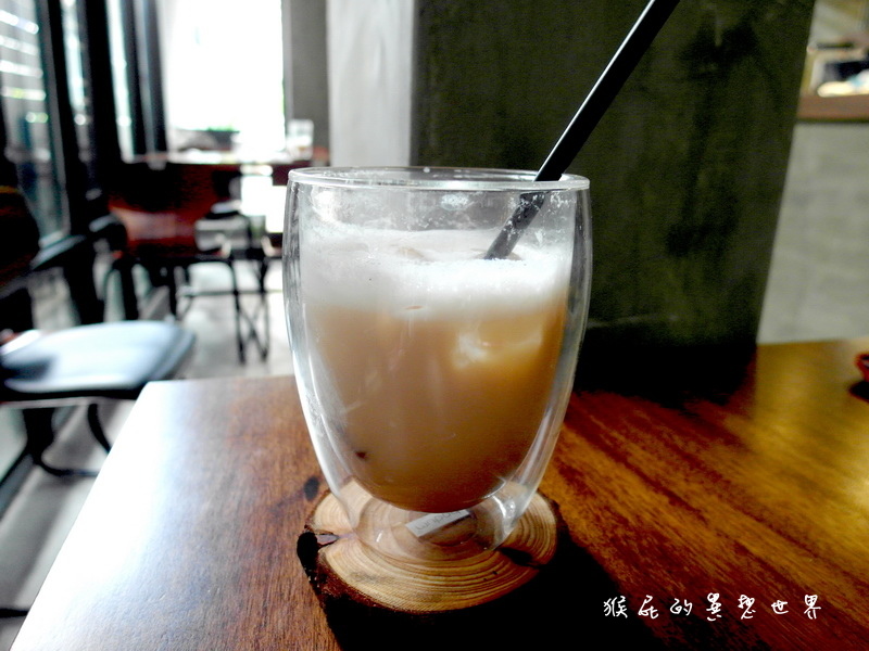 Cafe Muah|台中美食推薦,創意塗鴉美味鬆餅,工業風咖啡廳,環境優不限時 @猴屁的異想世界 Cafe Muah|台中美食推薦,創意塗鴉美味鬆餅,工業風咖啡廳,環境優不限時 @猴屁的異想世界