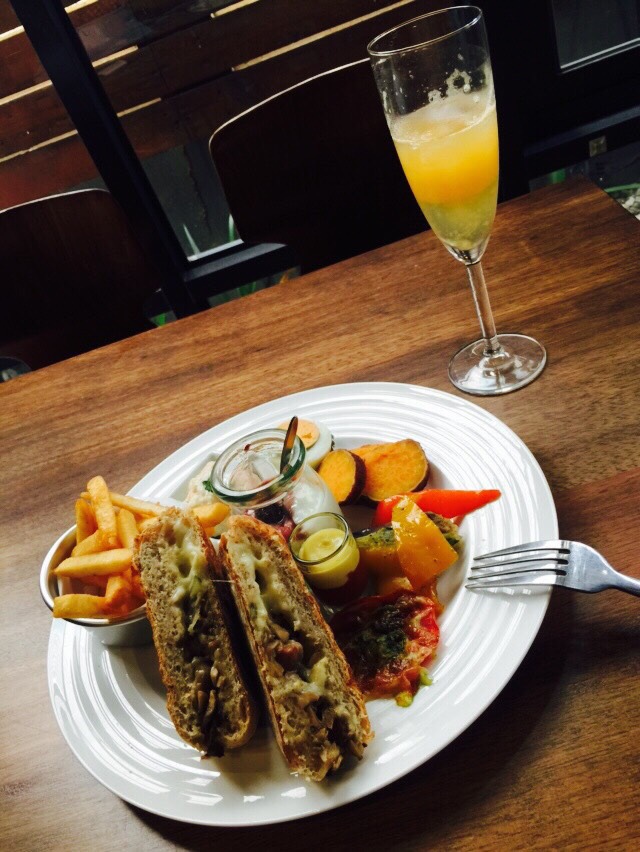Cafe Muah|台中美食推薦,創意塗鴉美味鬆餅,工業風咖啡廳,環境優不限時 @猴屁的異想世界 Cafe Muah|台中美食推薦,創意塗鴉美味鬆餅,工業風咖啡廳,環境優不限時 @猴屁的異想世界