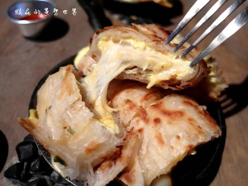 Guru House |台北西門町隱藏版巷弄美食,超可愛平價鐵鍋蛋餅,超美味終極宿醉三明治 @猴屁的異想世界 Guru House |台北西門町隱藏版巷弄美食,超可愛平價鐵鍋蛋餅,超美味終極宿醉三明治 @猴屁的異想世界