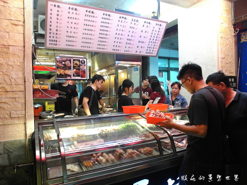 夜燒串燒居酒屋健行店|台中平價居酒屋推薦,串燒烤肉配啤酒超滿足 @猴屁的異想世界 夜燒串燒居酒屋健行店|台中平價居酒屋推薦,串燒烤肉配啤酒超滿足 @猴屁的異想世界