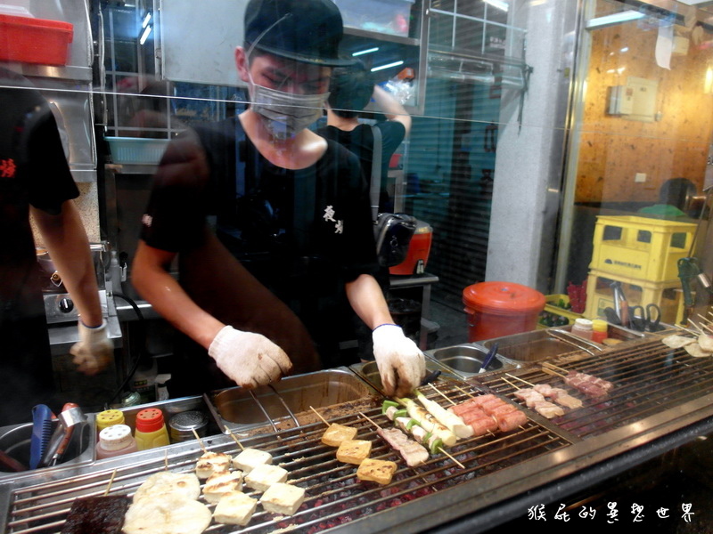 夜燒串燒居酒屋健行店|台中平價居酒屋推薦,串燒烤肉配啤酒超滿足 @猴屁的異想世界 夜燒串燒居酒屋健行店|台中平價居酒屋推薦,串燒烤肉配啤酒超滿足 @猴屁的異想世界