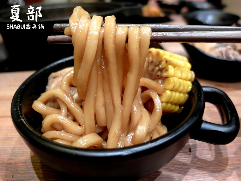 夏部SHABU壽喜鍋吃到飽|懷舊復古風壽喜燒,還有泡菜鍋、牛奶鍋、麻辣鍋等多種選擇 @猴屁的異想世界 夏部SHABU壽喜鍋吃到飽|懷舊復古風壽喜燒,還有泡菜鍋、牛奶鍋、麻辣鍋等多種選擇 @猴屁的異想世界