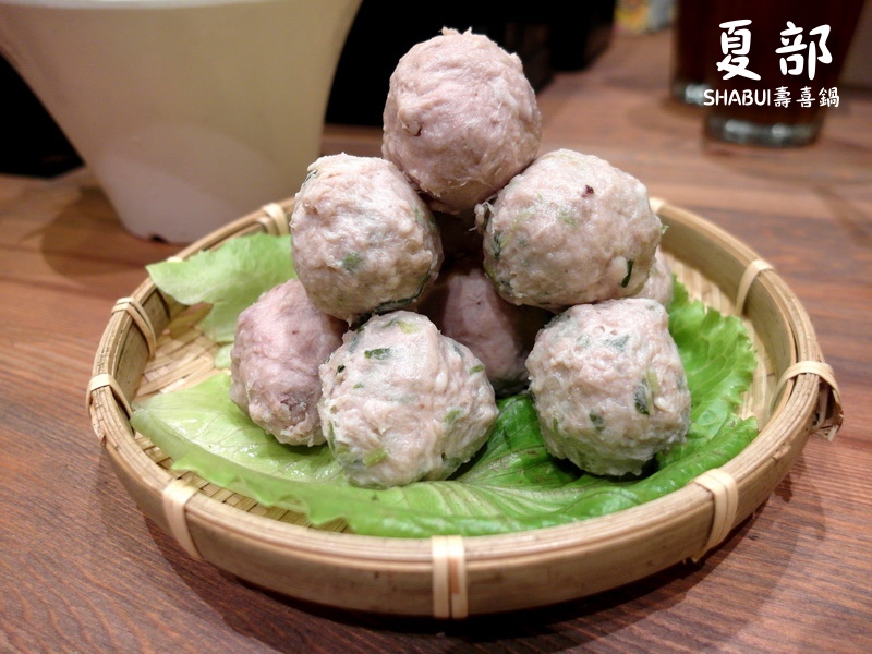夏部SHABU壽喜鍋吃到飽|懷舊復古風壽喜燒,還有泡菜鍋、牛奶鍋、麻辣鍋等多種選擇 @猴屁的異想世界 夏部SHABU壽喜鍋吃到飽|懷舊復古風壽喜燒,還有泡菜鍋、牛奶鍋、麻辣鍋等多種選擇 @猴屁的異想世界