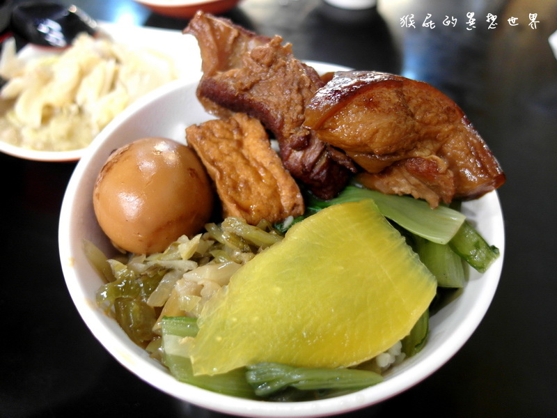 三重知高飯|媒體強力推薦33年老店,皮Q肉嫩的腿庫,搭配青菜滷蛋鋪滿整碗 @猴屁的異想世界 三重知高飯|媒體強力推薦33年老店,皮Q肉嫩的腿庫,搭配青菜滷蛋鋪滿整碗 @猴屁的異想世界