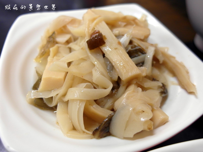 三重知高飯|媒體強力推薦33年老店,皮Q肉嫩的腿庫,搭配青菜滷蛋鋪滿整碗 @猴屁的異想世界 三重知高飯|媒體強力推薦33年老店,皮Q肉嫩的腿庫,搭配青菜滷蛋鋪滿整碗 @猴屁的異想世界
