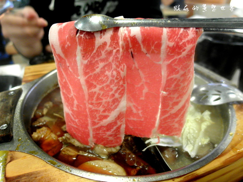 麻辣一村|台北火鍋吃到飽,麻辣鍋牛奶鍋湯頭都很讚,松阪豬跟和牛晚餐假日提供 @猴屁的異想世界 麻辣一村|台北火鍋吃到飽,麻辣鍋牛奶鍋湯頭都很讚,松阪豬跟和牛晚餐假日提供 @猴屁的異想世界