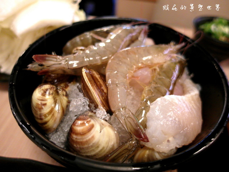 麻辣一村|台北火鍋吃到飽,麻辣鍋牛奶鍋湯頭都很讚,松阪豬跟和牛晚餐假日提供 @猴屁的異想世界 麻辣一村|台北火鍋吃到飽,麻辣鍋牛奶鍋湯頭都很讚,松阪豬跟和牛晚餐假日提供 @猴屁的異想世界