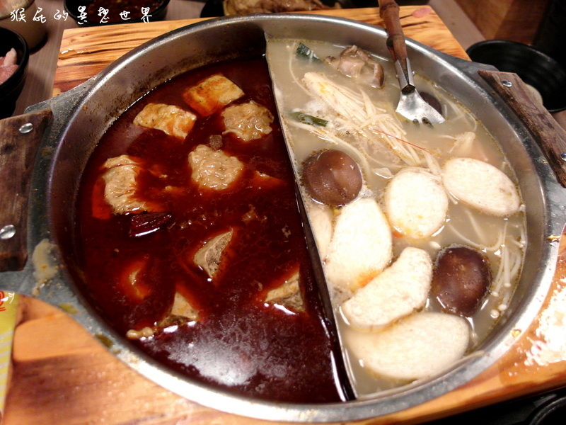 麻辣一村|台北火鍋吃到飽,麻辣鍋牛奶鍋湯頭都很讚,松阪豬跟和牛晚餐假日提供 @猴屁的異想世界 麻辣一村|台北火鍋吃到飽,麻辣鍋牛奶鍋湯頭都很讚,松阪豬跟和牛晚餐假日提供 @猴屁的異想世界