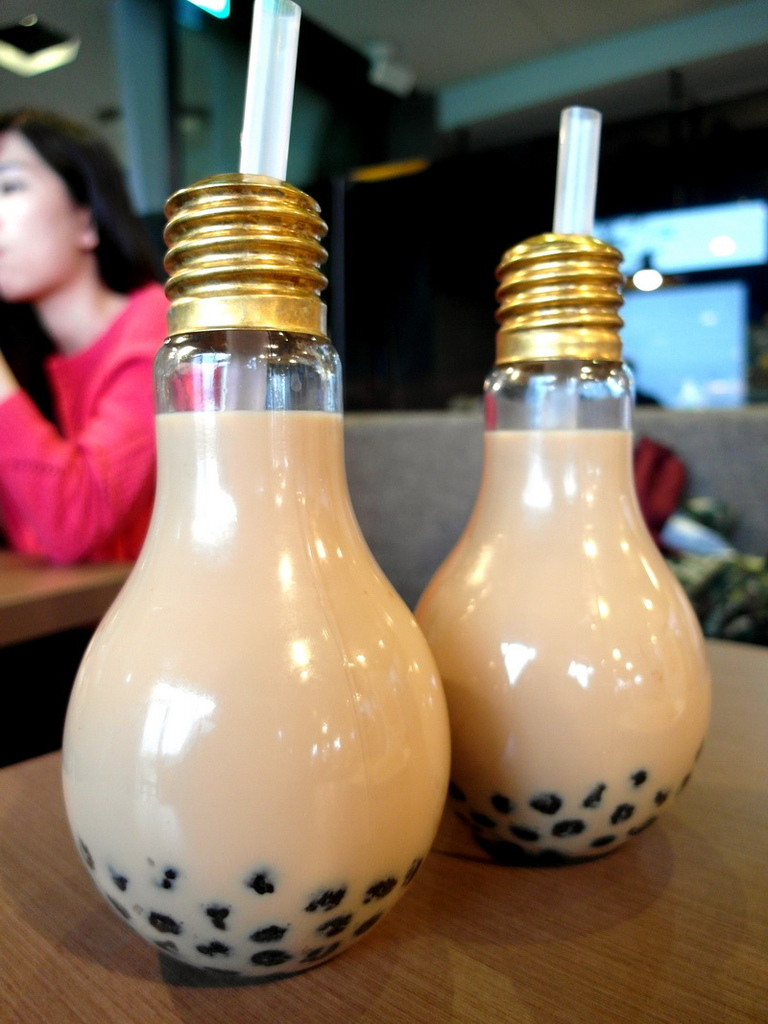 宜蘭蘇澳美食|奇麗灣珍奶文化館燈泡珍珠奶茶超吸睛,88元還送紅豆派CP值爆表! @猴屁的異想世界 宜蘭蘇澳美食|奇麗灣珍奶文化館燈泡珍珠奶茶超吸睛,88元還送紅豆派CP值爆表! @猴屁的異想世界
