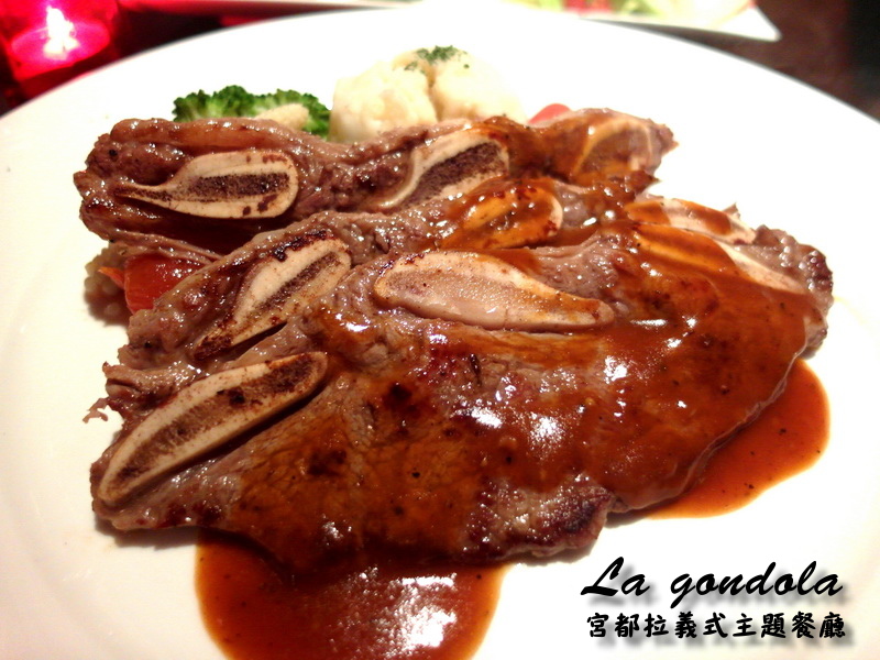 【台北東區美食】宮都拉義式主題餐廳,超浮誇夜店風包廂!聚餐慶生壽星送蛋糕或酒 @猴屁的異想世界 【台北東區】宮都拉義式主題餐廳!適合慶生聚餐包場的餐廳,有夜店風包廂!當月壽星送蛋糕或酒!(捷運忠孝敦化站)