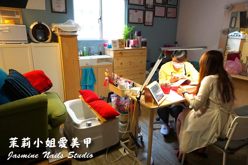 茉莉小姐愛美甲|台中美甲推薦,新娘款粉色漸層凝膠指甲彩繪好美,另有足部保養 @猴屁的異想世界 茉莉小姐愛美甲|台中美甲推薦,新娘款粉色漸層凝膠指甲彩繪好美,另有足部保養 @猴屁的異想世界