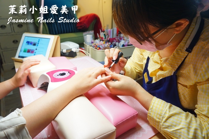 茉莉小姐愛美甲|台中美甲推薦,新娘款粉色漸層凝膠指甲彩繪好美,另有足部保養 @猴屁的異想世界 茉莉小姐愛美甲|台中美甲推薦,新娘款粉色漸層凝膠指甲彩繪好美,另有足部保養 @猴屁的異想世界