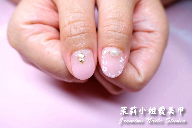 茉莉小姐愛美甲|台中美甲推薦,新娘款粉色漸層凝膠指甲彩繪好美,另有足部保養 @猴屁的異想世界 茉莉小姐愛美甲|台中美甲推薦,新娘款粉色漸層凝膠指甲彩繪好美,另有足部保養 @猴屁的異想世界