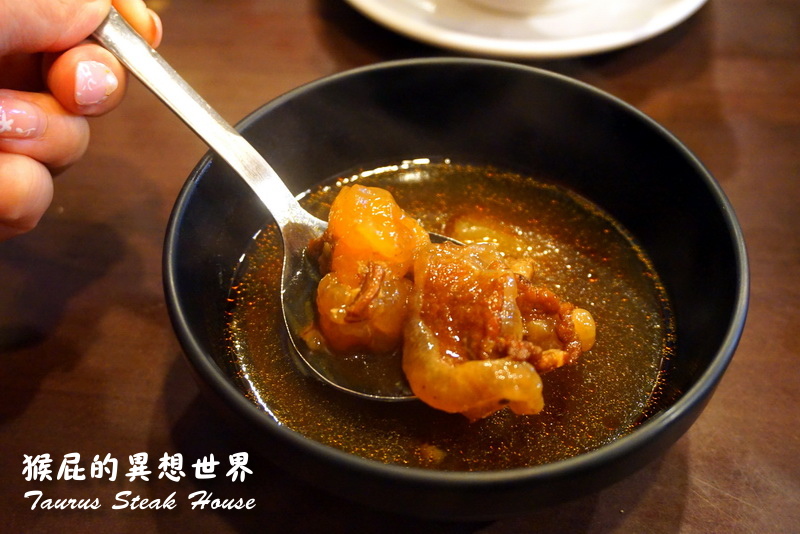 【三重美食】金牛座平價牛排館|比臉大30盎司牛排超震撼,附酥皮濃湯、冰淇淋、飲料吃到飽! @猴屁的異想世界 【三重美食】金牛座平價牛排館|比臉大30盎司牛排超震撼,附酥皮濃湯、冰淇淋、飲料吃到飽! @猴屁的異想世界
