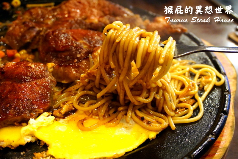【三重美食】金牛座平價牛排館|比臉大30盎司牛排超震撼,附酥皮濃湯、冰淇淋、飲料吃到飽! @猴屁的異想世界 【三重美食】金牛座平價牛排館|比臉大30盎司牛排超震撼,附酥皮濃湯、冰淇淋、飲料吃到飽! @猴屁的異想世界