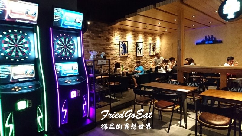 炸去啃時尚鹹酥雞店|三重炸物推薦,店內有遊戲飛鏢機及插座,朋友聚會聊天的好地方 @猴屁的異想世界 炸去啃時尚鹹酥雞店|三重炸物推薦,店內有遊戲飛鏢機及插座,朋友聚會聊天的好地方 @猴屁的異想世界