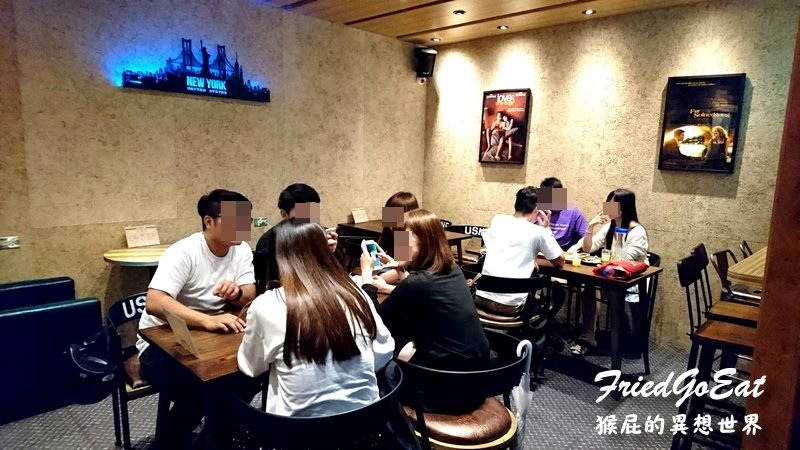 炸去啃時尚鹹酥雞店|三重炸物推薦,店內有遊戲飛鏢機及插座,朋友聚會聊天的好地方 @猴屁的異想世界 炸去啃時尚鹹酥雞店|三重炸物推薦,店內有遊戲飛鏢機及插座,朋友聚會聊天的好地方 @猴屁的異想世界