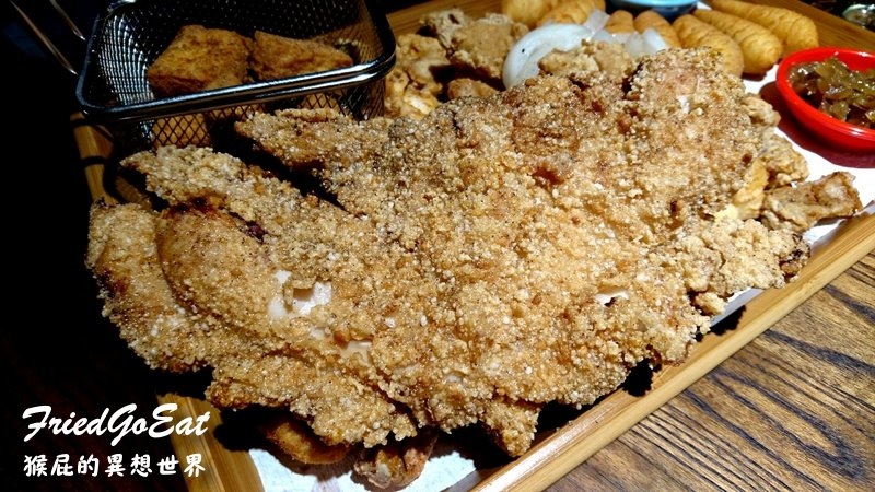 炸去啃時尚鹹酥雞店|三重炸物推薦,店內有遊戲飛鏢機及插座,朋友聚會聊天的好地方 @猴屁的異想世界 炸去啃時尚鹹酥雞店|三重炸物推薦,店內有遊戲飛鏢機及插座,朋友聚會聊天的好地方 @猴屁的異想世界
