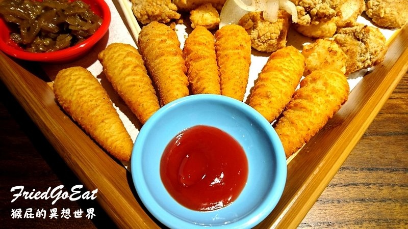 炸去啃時尚鹹酥雞店|三重炸物推薦,店內有遊戲飛鏢機及插座,朋友聚會聊天的好地方 @猴屁的異想世界 炸去啃時尚鹹酥雞店|三重炸物推薦,店內有遊戲飛鏢機及插座,朋友聚會聊天的好地方 @猴屁的異想世界