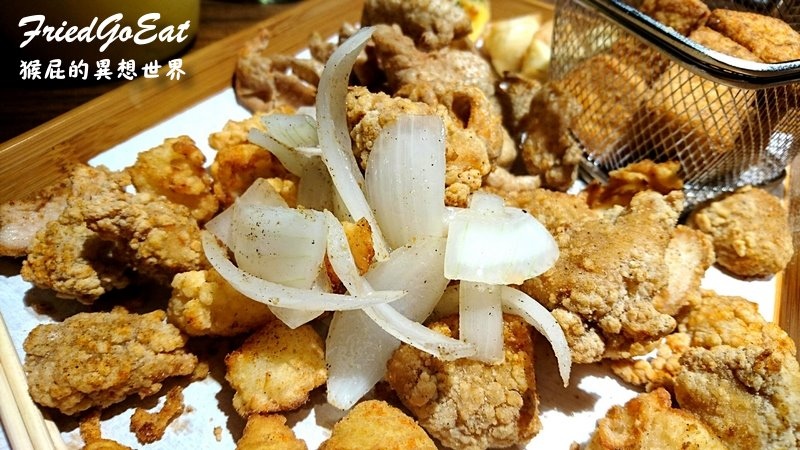 炸去啃時尚鹹酥雞店|三重炸物推薦,店內有遊戲飛鏢機及插座,朋友聚會聊天的好地方 @猴屁的異想世界 炸去啃時尚鹹酥雞店|三重炸物推薦,店內有遊戲飛鏢機及插座,朋友聚會聊天的好地方 @猴屁的異想世界
