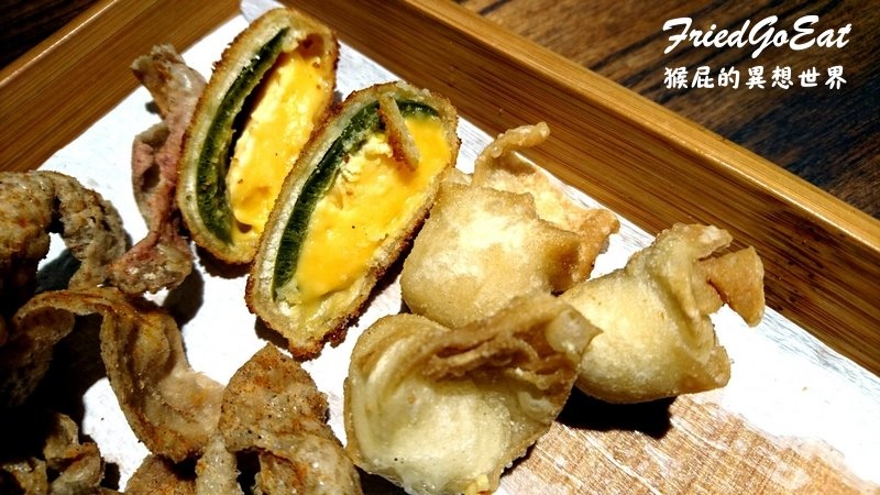 炸去啃時尚鹹酥雞店|三重炸物推薦,店內有遊戲飛鏢機及插座,朋友聚會聊天的好地方 @猴屁的異想世界 炸去啃時尚鹹酥雞店|三重炸物推薦,店內有遊戲飛鏢機及插座,朋友聚會聊天的好地方 @猴屁的異想世界