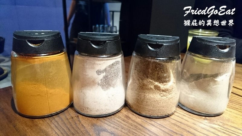 炸去啃時尚鹹酥雞店|三重炸物推薦,店內有遊戲飛鏢機及插座,朋友聚會聊天的好地方 @猴屁的異想世界 炸去啃時尚鹹酥雞店|三重炸物推薦,店內有遊戲飛鏢機及插座,朋友聚會聊天的好地方 @猴屁的異想世界