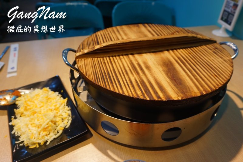 首爾韓鍋|台中逢甲夜市韓式餐廳,雙人套餐很划算,熔岩起司辣雞腿鍋超好吃 @猴屁的異想世界 首爾韓鍋|台中逢甲夜市韓式餐廳,雙人套餐很划算,熔岩起司辣雞腿鍋超好吃 @猴屁的異想世界