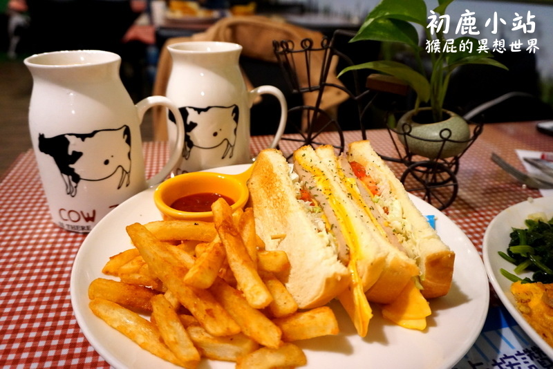 初鹿小站|板橋早午餐推薦,平價美味可帶寵物,店貓店狗超可愛,近捷運新埔站 @猴屁的異想世界 【新北板橋】板橋早午餐推薦-初鹿小站!餐點平價美味,可帶寵物的餐廳,內有店貓店狗!近捷運板橋新埔站!(台北寵物餐廳、板橋寵物餐廳、台北早午餐)