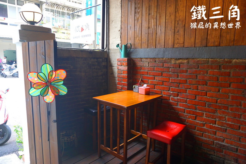 鐵三角吐司專賣店|新竹隱藏版銅板美食,甜的吐司頗有特色,近新竹火車站 @猴屁的異想世界 鐵三角吐司專賣店|新竹隱藏版銅板美食,甜的吐司頗有特色,近新竹火車站 @猴屁的異想世界