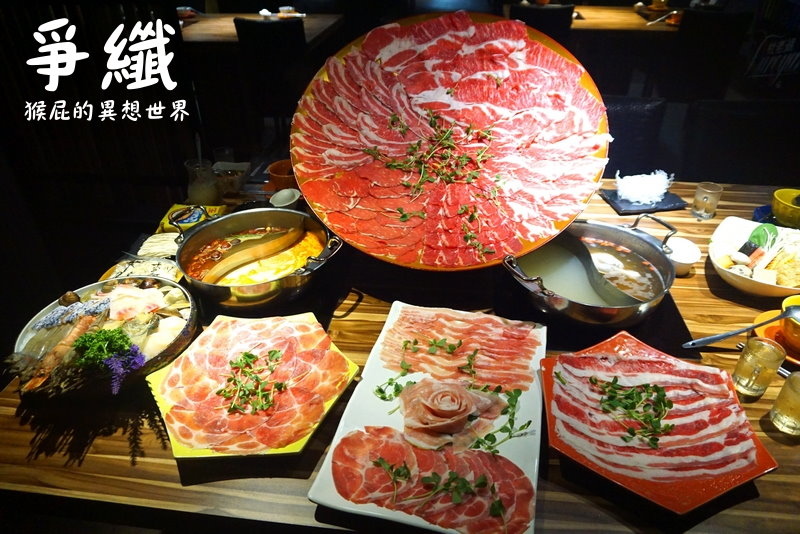 爭纖涮涮鍋|西門町火鍋推薦,40盎司頂級雙人超牛鍋肉盤超大超浮誇,有包廂適合聚餐 @猴屁的異想世界 【台北西門】40盎司頂級雙人超牛鍋大的嚇死人!西門町火鍋推薦-爭纖涮涮鍋!有包廂適合聚餐、有壽星優惠、打卡送肉盤!近捷運西門站!(西門町美食、西門町餐廳)(文末抽獎)