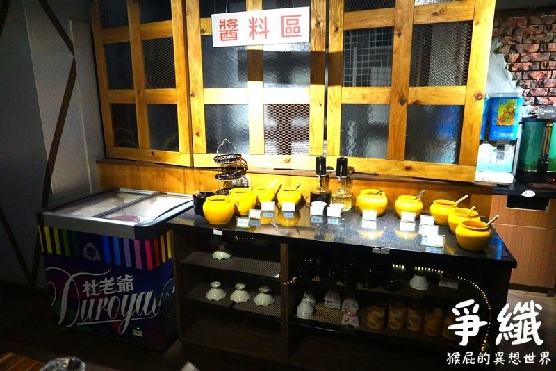 爭纖涮涮鍋|西門町火鍋推薦,40盎司頂級雙人超牛鍋肉盤超大超浮誇,有包廂適合聚餐 @猴屁的異想世界 爭纖涮涮鍋|西門町火鍋推薦,40盎司頂級雙人超牛鍋肉盤超大超浮誇,有包廂適合聚餐 @猴屁的異想世界