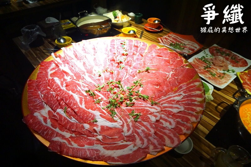 爭纖涮涮鍋|西門町火鍋推薦,40盎司頂級雙人超牛鍋肉盤超大超浮誇,有包廂適合聚餐 @猴屁的異想世界 爭纖涮涮鍋|西門町火鍋推薦,40盎司頂級雙人超牛鍋肉盤超大超浮誇,有包廂適合聚餐 @猴屁的異想世界