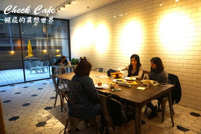 Check Cafe雀客咖啡|台北行天宮咖啡廳推薦,工業風早午餐超好拍,有包廂適合聚會 @猴屁的異想世界 Check Cafe雀客咖啡|台北行天宮咖啡廳推薦,工業風早午餐超好拍,有包廂適合聚會 @猴屁的異想世界